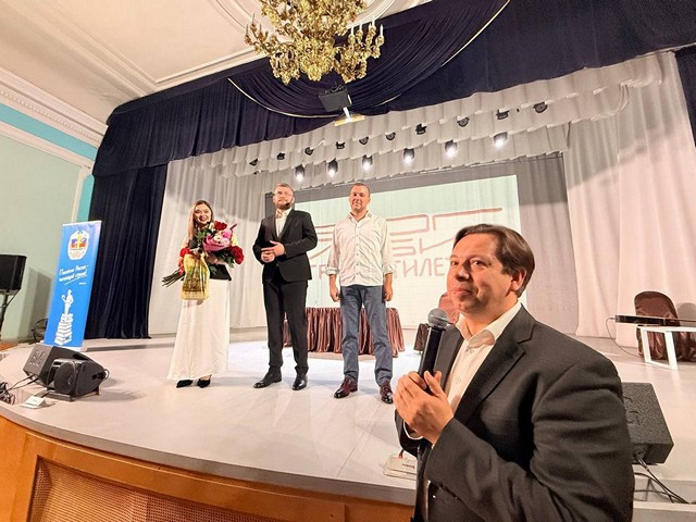 photo 5357131915850809167 y